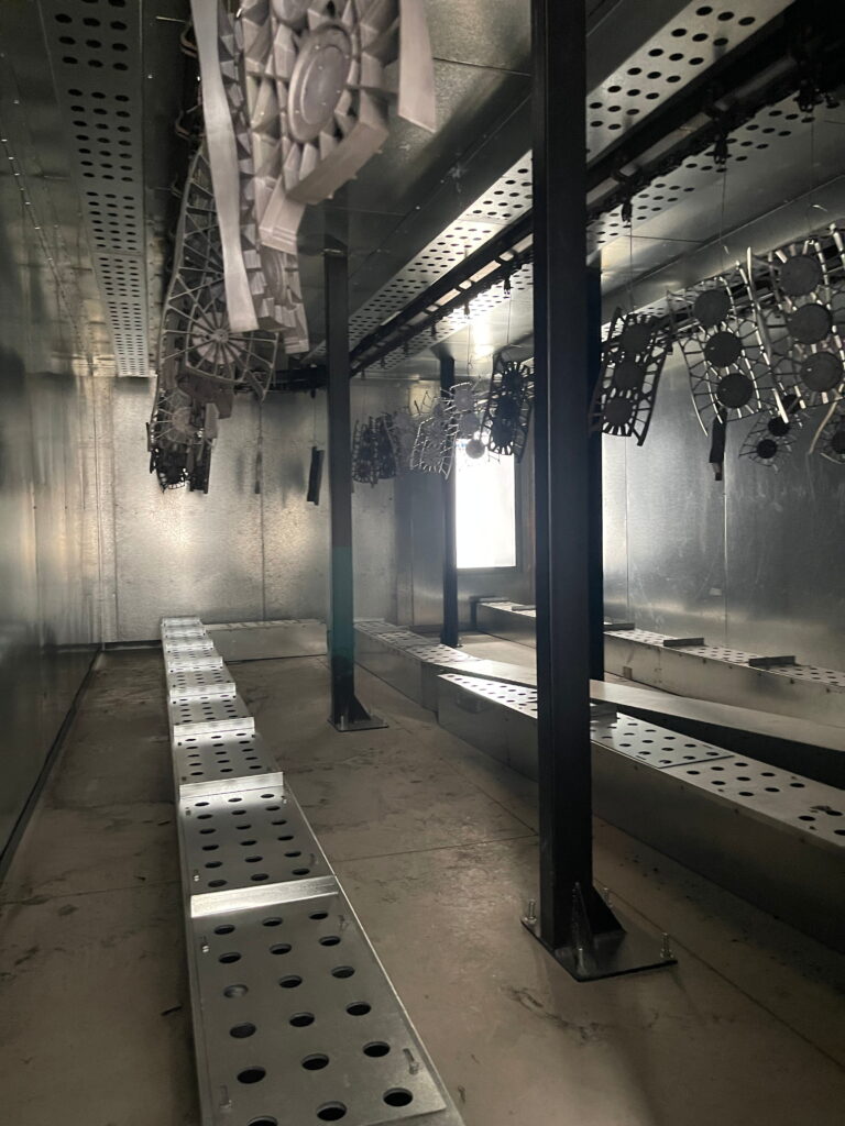 interior de una cabina de cortina de agua